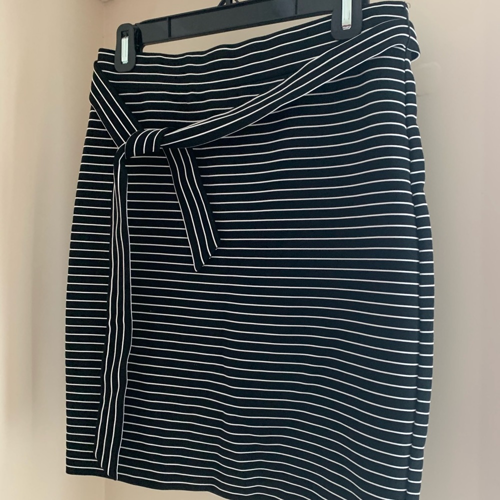 Ann Taylor Loft stretchy striped pencil skirt